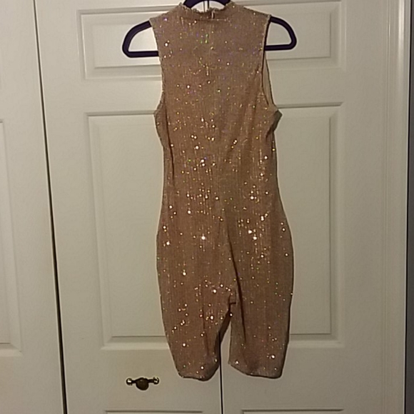 Fashion Nova Gold Sparkle Romper SZ Large - Picture 4 of 6